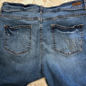 Sundance jeans with white embroidery Sz 31